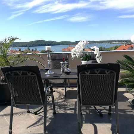 Villa Meli - Apartments Mit Meerblick Медулин Екстериор снимка