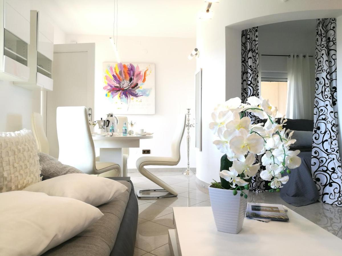 Villa Meli - Apartments Mit Meerblick Медулин Екстериор снимка