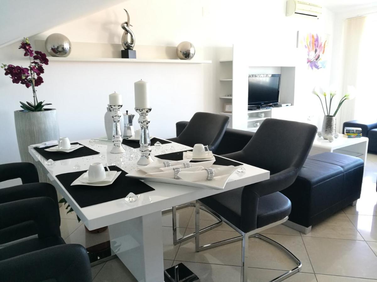 Villa Meli - Apartments Mit Meerblick Медулин Екстериор снимка