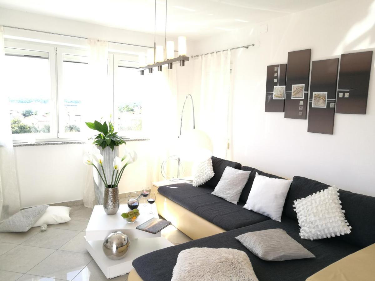 Villa Meli - Apartments Mit Meerblick Медулин Екстериор снимка