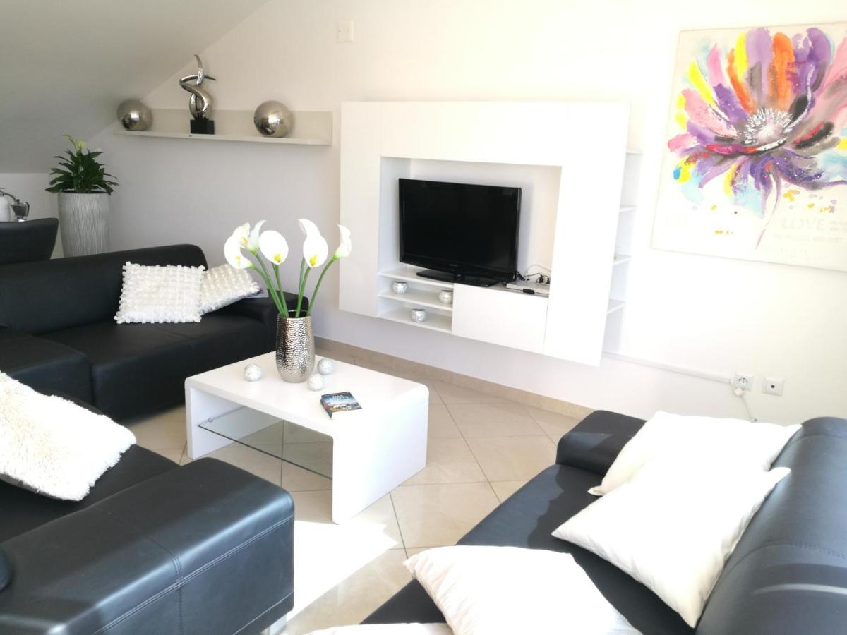 Villa Meli - Apartments Mit Meerblick Медулин Екстериор снимка