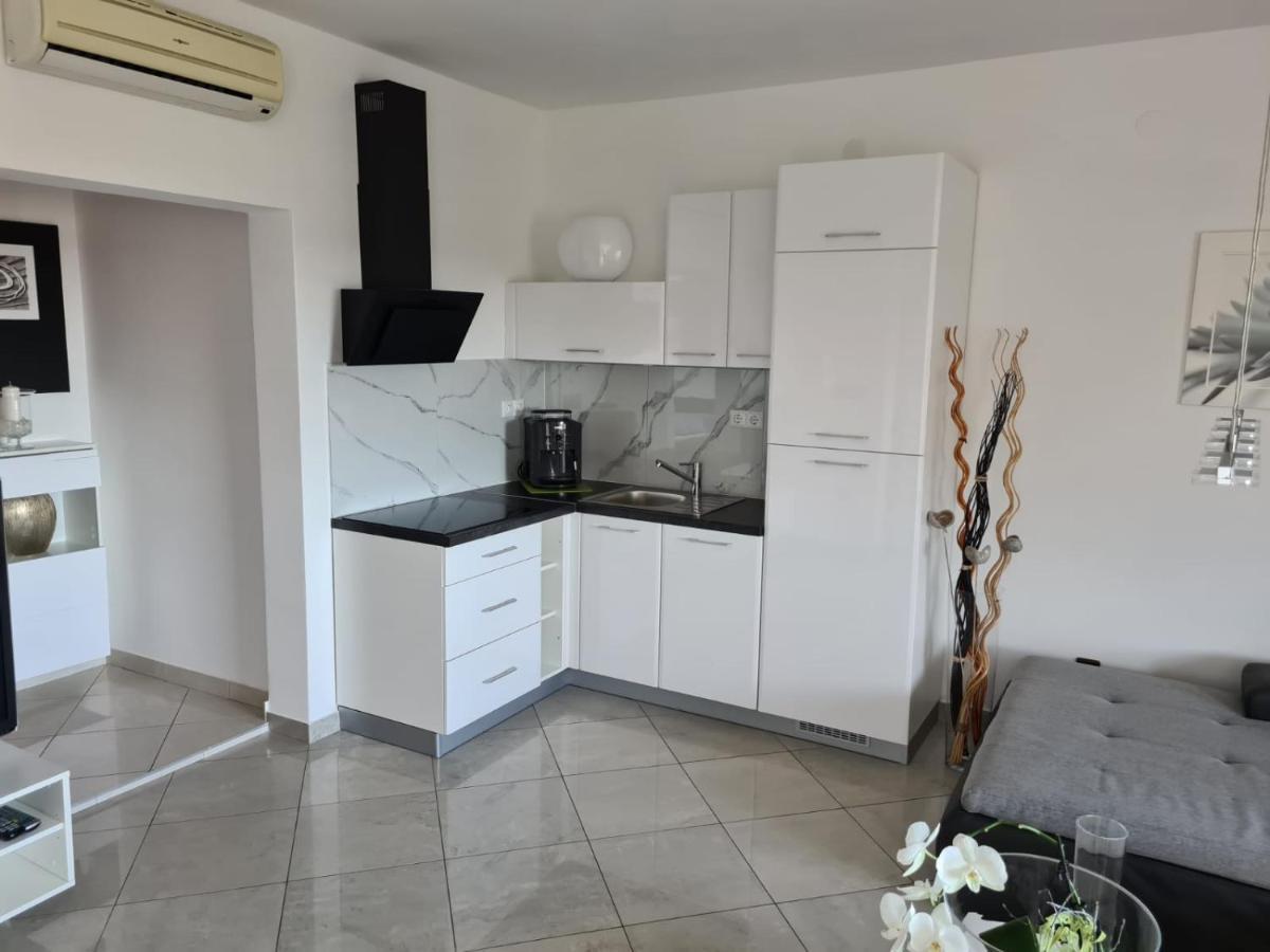Villa Meli - Apartments Mit Meerblick Медулин Екстериор снимка