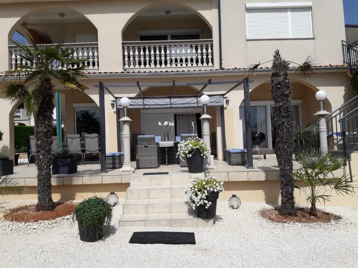 Villa Meli - Apartments Mit Meerblick Медулин Екстериор снимка