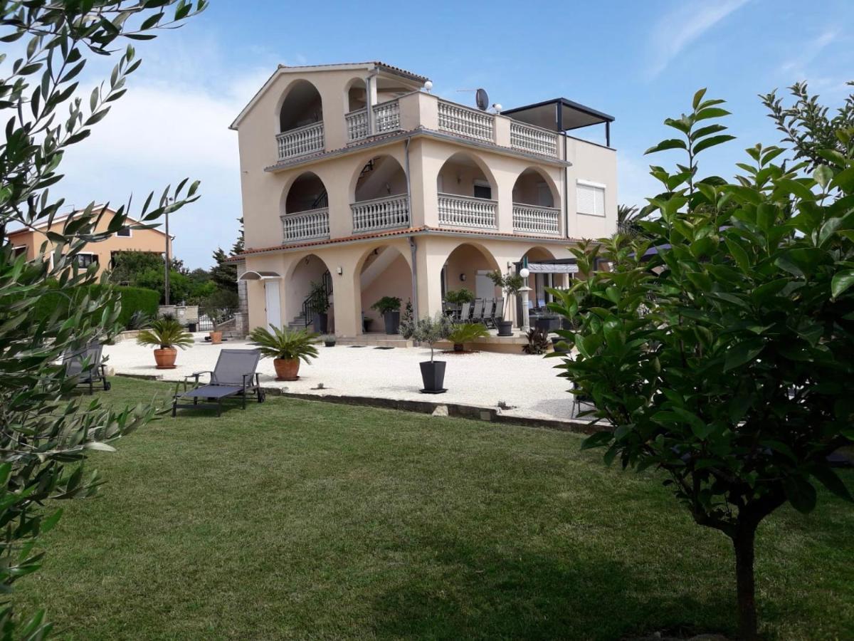 Villa Meli - Apartments Mit Meerblick Медулин Екстериор снимка