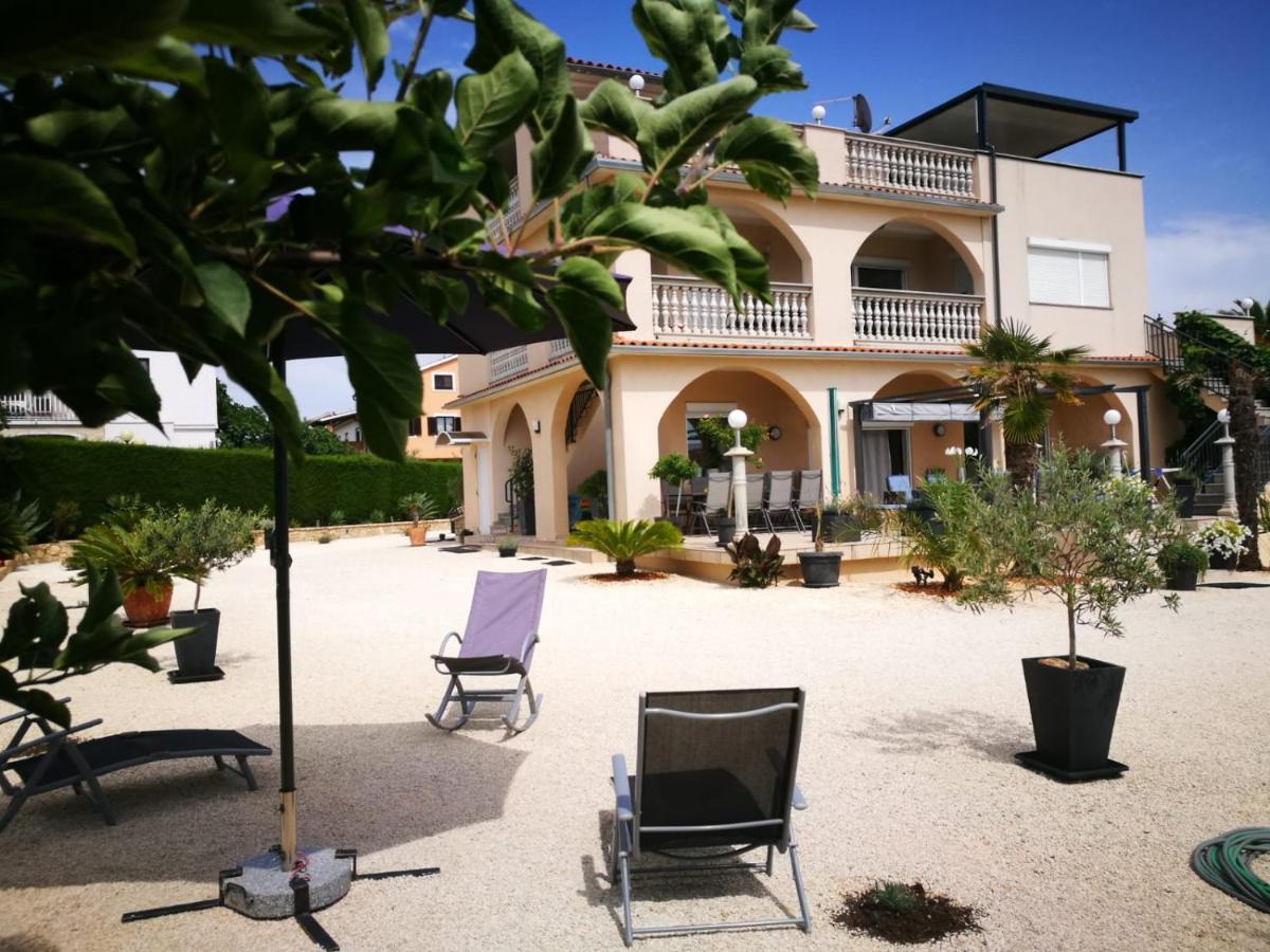 Villa Meli - Apartments Mit Meerblick Медулин Екстериор снимка