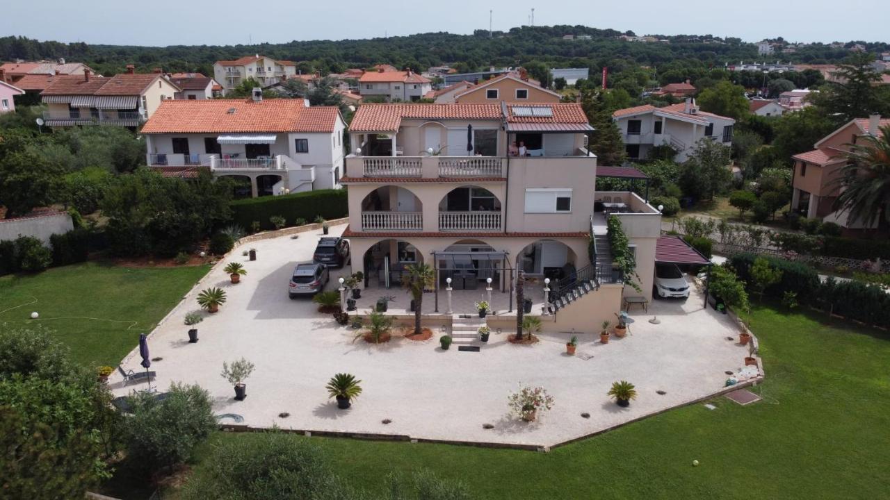 Villa Meli - Apartments Mit Meerblick Медулин Екстериор снимка
