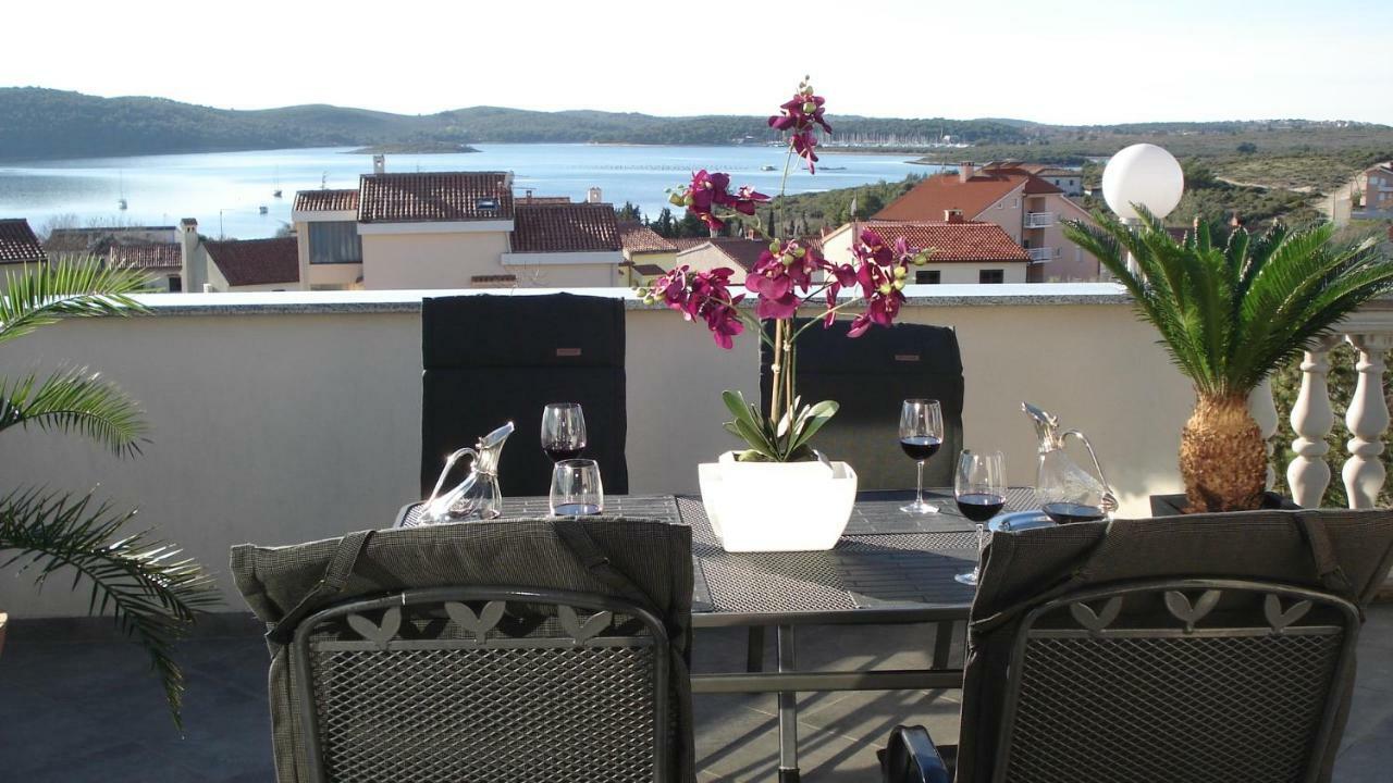 Villa Meli - Apartments Mit Meerblick Медулин Екстериор снимка