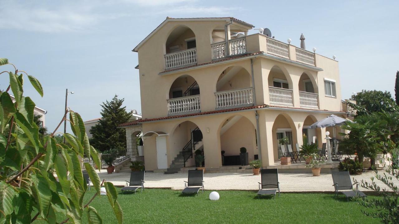 Villa Meli - Apartments Mit Meerblick Медулин Екстериор снимка